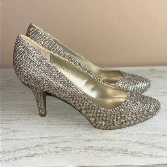 Bandolino Shoes - Bandolino Gold Shimmer Pumps High 3 Inch Size 7.5M Women's Great Condition